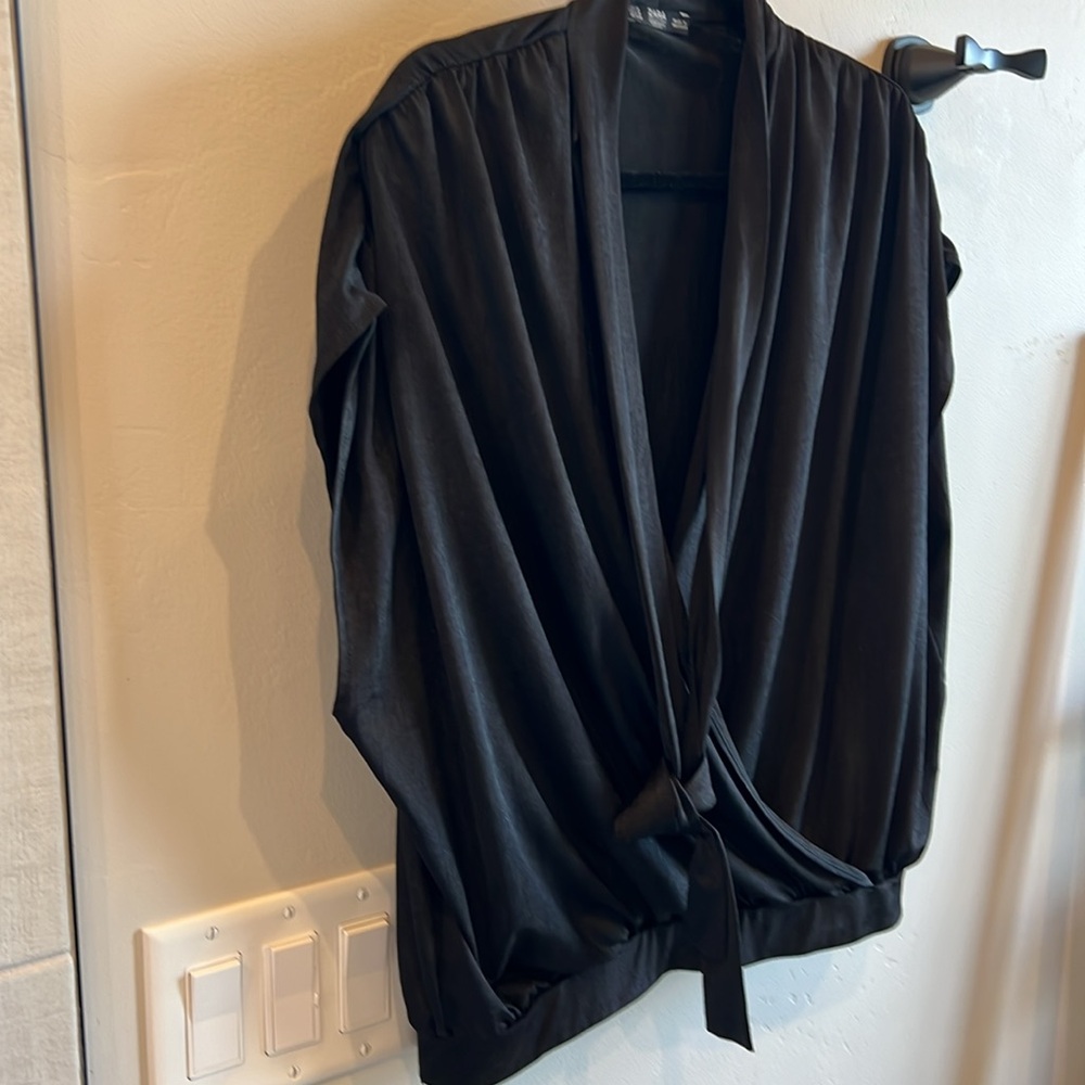 Black Zara size M cap-sleeves faux wrap blouse with tie - Picture 9 of 9